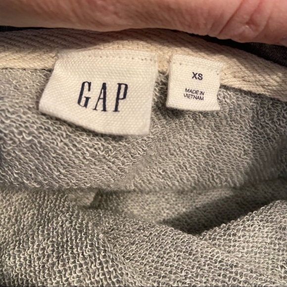 Gap women’s grey short-sleeved sweatshirt hoodie in size x-small - Picture 6 of 8